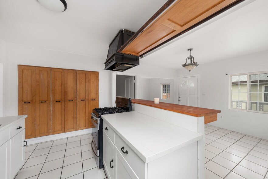 2822 7th Ave, Los Angeles, CA 90018 Apartments For Sale