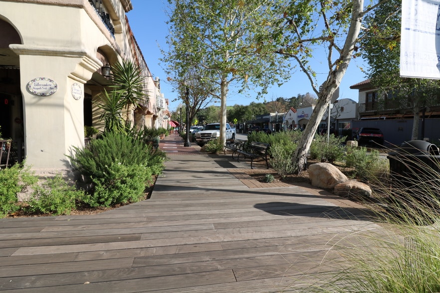 More Photos Of 24300 Main St, Newhall Restaurant For Sale
