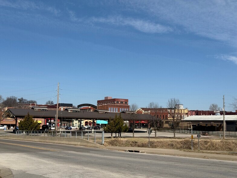 More Photos Of 620 Cherokee St, Leavenworth Storefront Retail Office For Sale