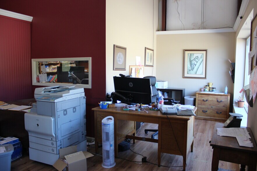 More Photos Of 1901 Old Jacksboro Hwy, LaFollette Office For Sale