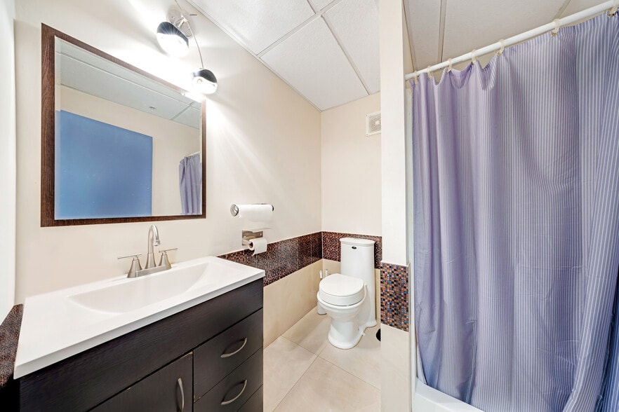 More Photos Of 7655-7669 NW 50th St, Miami Office For Sale