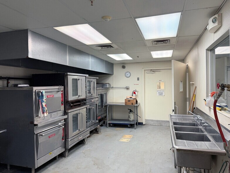 More Photos Of 4750 Clifton Rd, Temple Hills Warehouse For Sale
