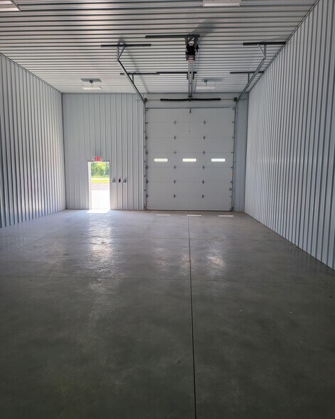More Photos Of 11668 Broadway St, Alden Warehouse For Lease