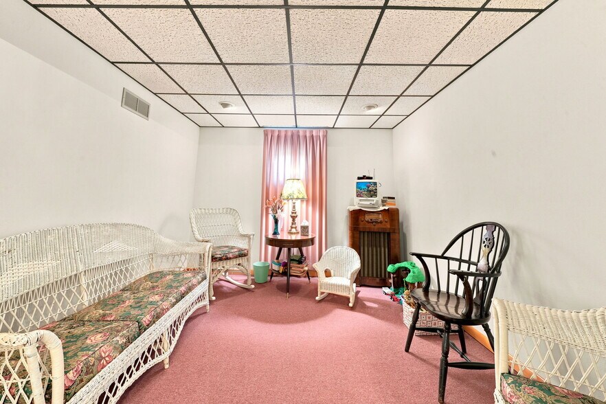 More Photos Of 557 Unity Center Rd, Pittsburgh Funeral Home For Sale