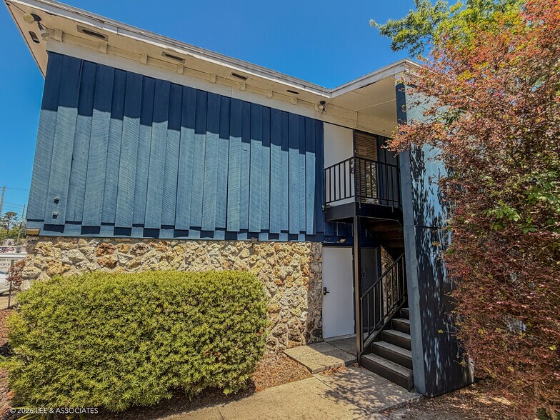 More Photos Of 1425 NW 6th St, Gainesville Office For Lease