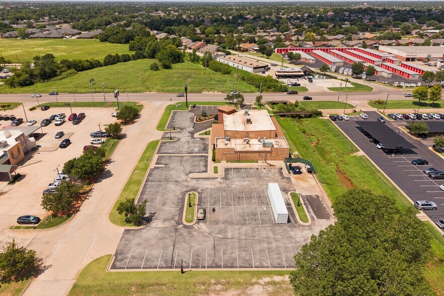 More Photos Of 800 W Memorial Rd, Oklahoma City Restaurant For Sale