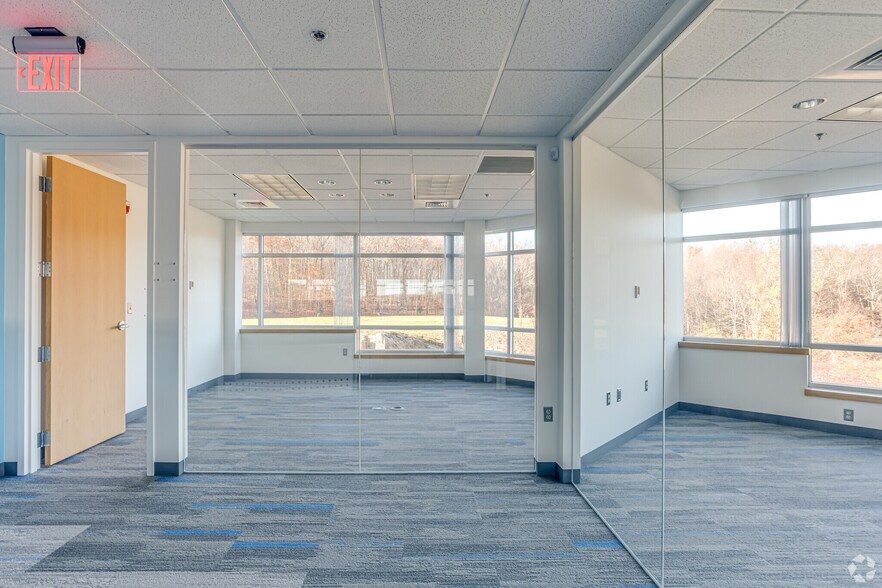 More Photos Of 2 Park Central Dr, Southborough Medical For Lease