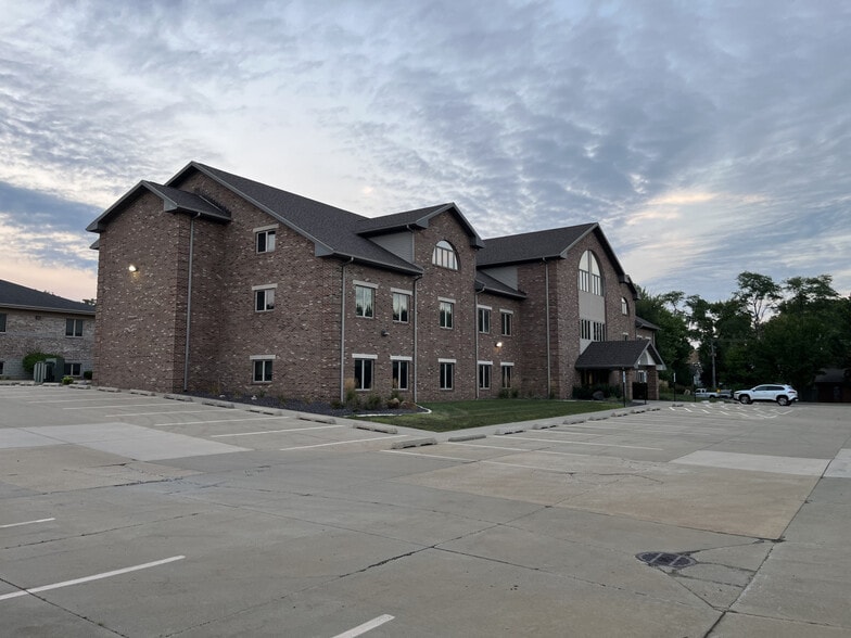 More Photos Of 2501 Chatham Rd, Springfield Office For Lease