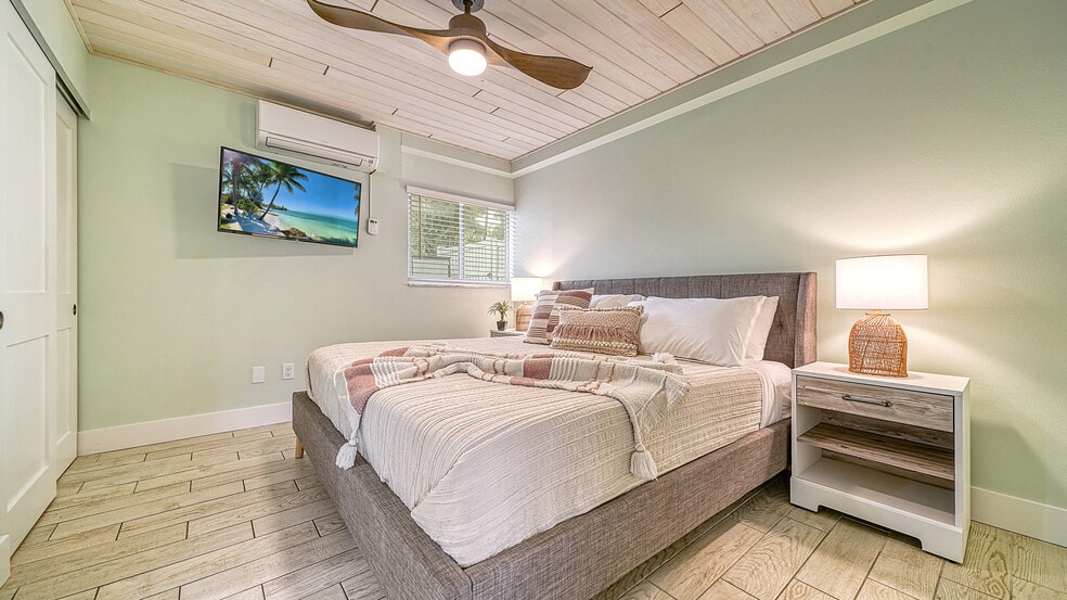 More Photos Of 104 Avenida Veneccia, Siesta Key Multifamily For Sale