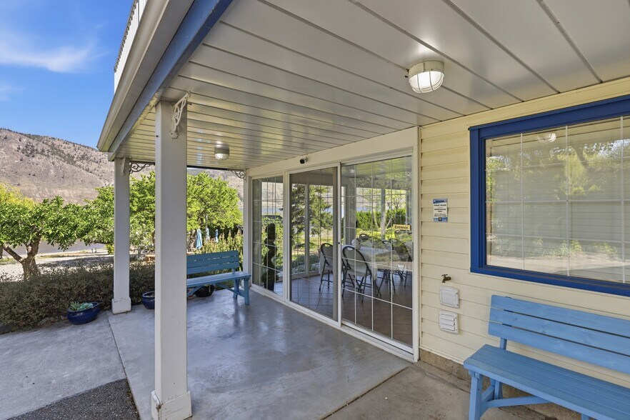More Photos Of 7001 Savona Access Rd, Thompson-Nicola Hotel For Sale