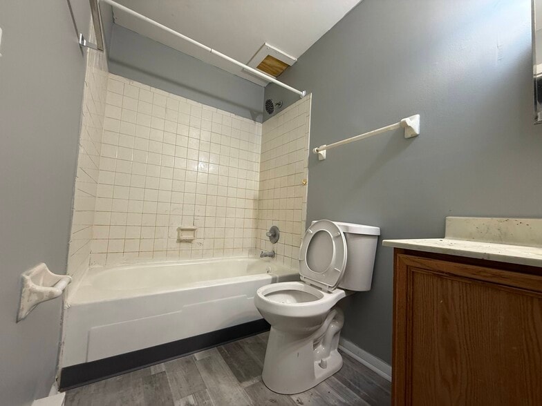 More Photos Of 8712-8804 Dayton Oxford Rd, Franklin Apartments For Sale
