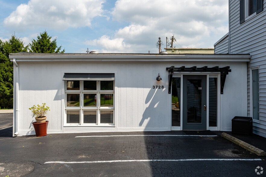 More Photos Of 3726-3728 Isabella Ave, Cincinnati Freestanding For Lease