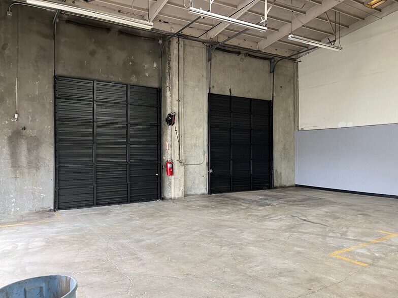 More Photos Of 477 Roland Way, Oakland Warehouse For Lease