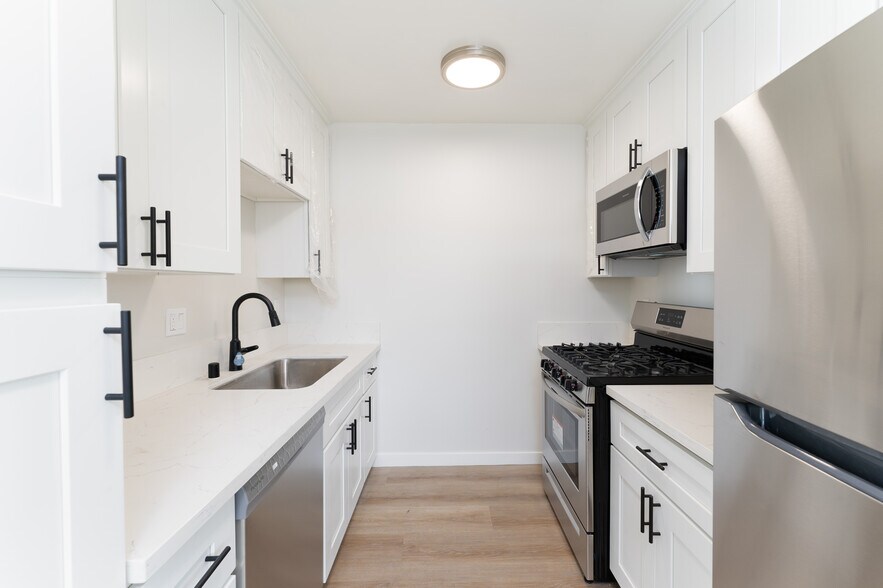 More Photos Of 2670 Ellendale Pl, Los Angeles Dormitory For Sale