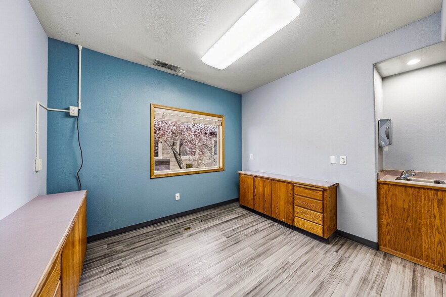 More Photos Of 925 Town Centre Dr, Medford Medical For Lease