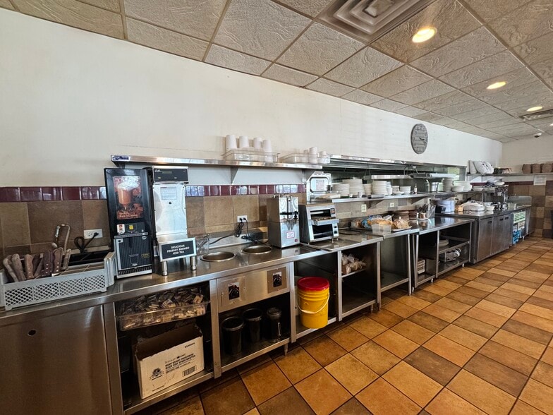 More Photos Of 1144 Devon Ave, Elk Grove Village Freestanding For Sale