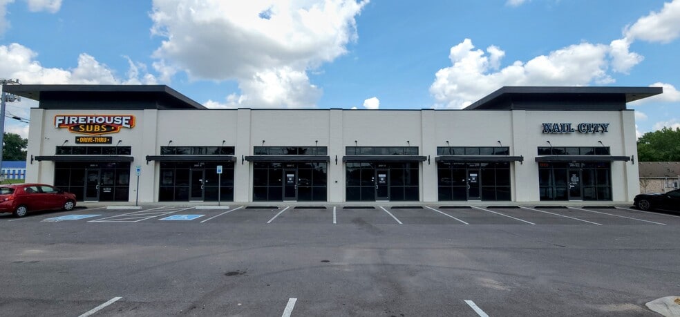 More Photos Of 106 Collier Rd, Clarksville Storefront Retail Office For Lease