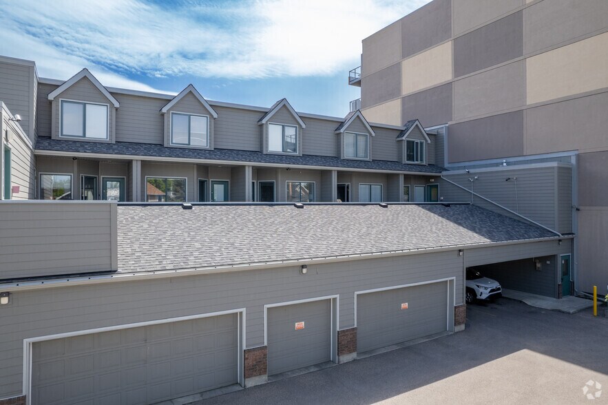 More Photos Of 305 10th St NW, Calgary Storefront Retail Residential For Lease