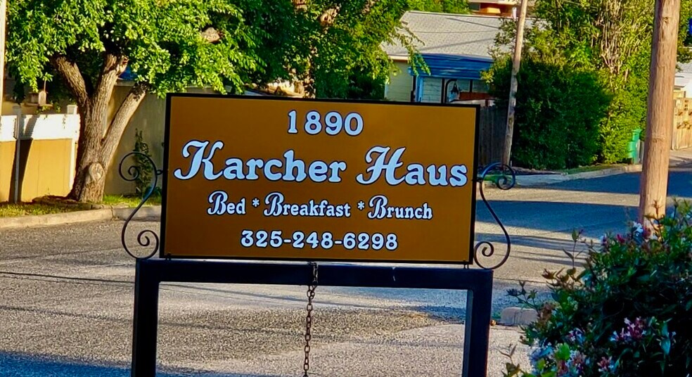 More Photos Of 1307 Wright St, Llano Freestanding For Sale