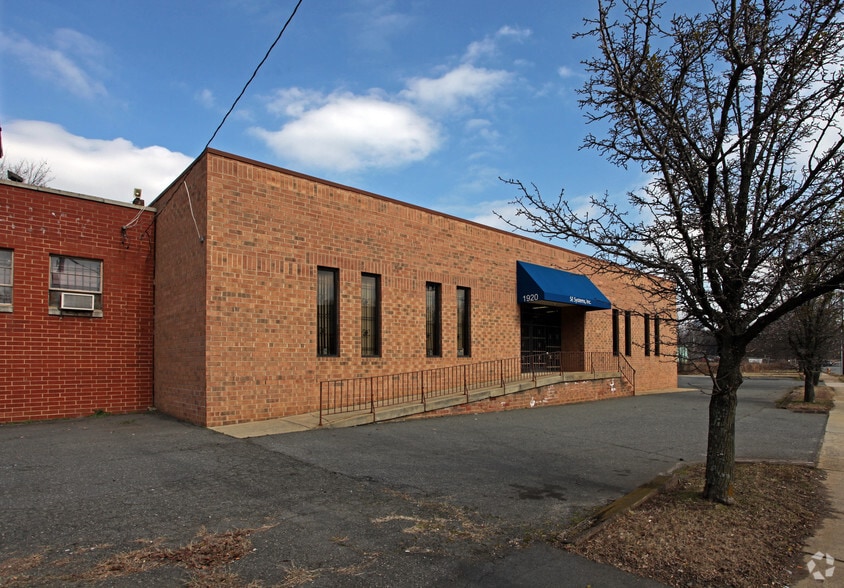More Photos Of 1920 Freedom Dr, Charlotte Warehouse For Lease