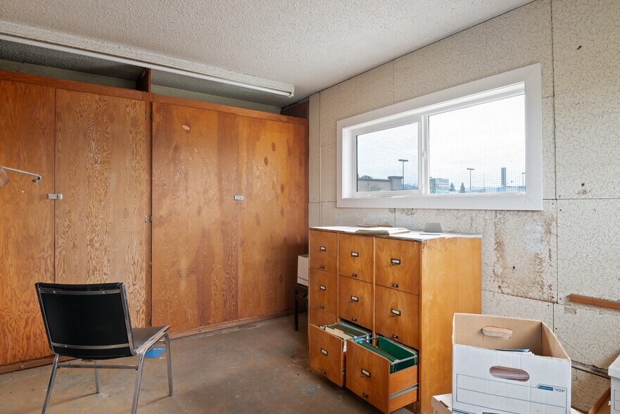 More Photos Of 523 7th Ave, Longview Warehouse For Sale