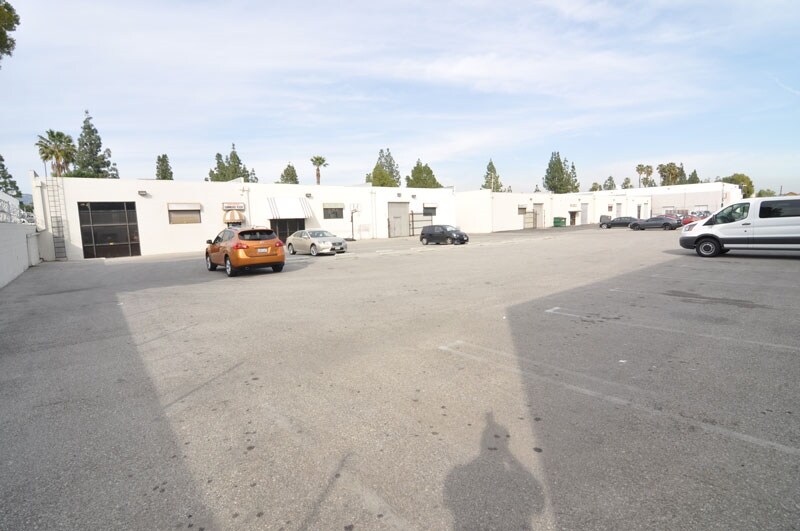 More Photos Of 19410-19420 Business Center Dr, Northridge Warehouse For Lease