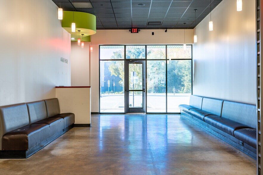 More Photos Of 6151 Trace Parkway Dr, Edwardsville Storefront For Lease