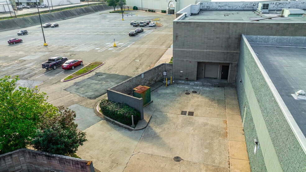 More Photos Of 3540 McCann Rd, Longview Storefront For Sale