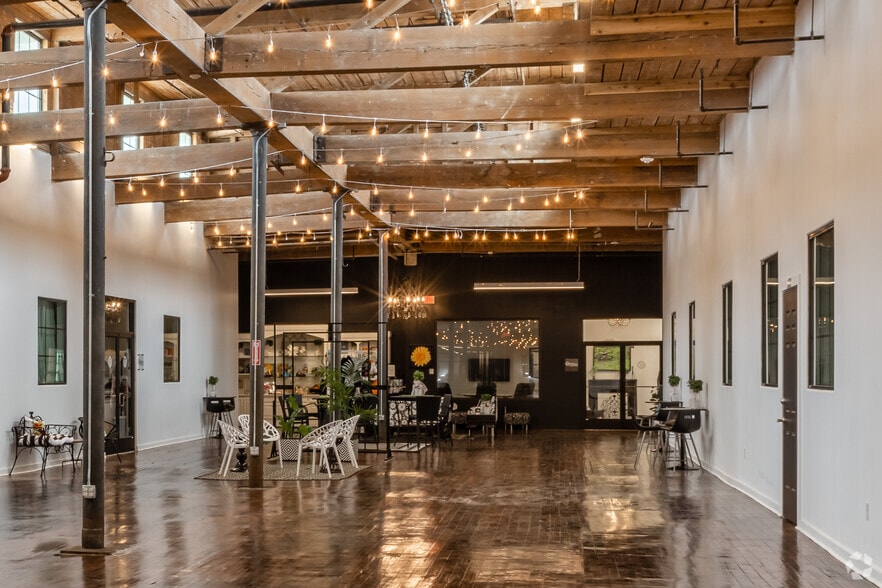 More Photos Of 610 Elm St, McKinney Loft Creative Space For Lease