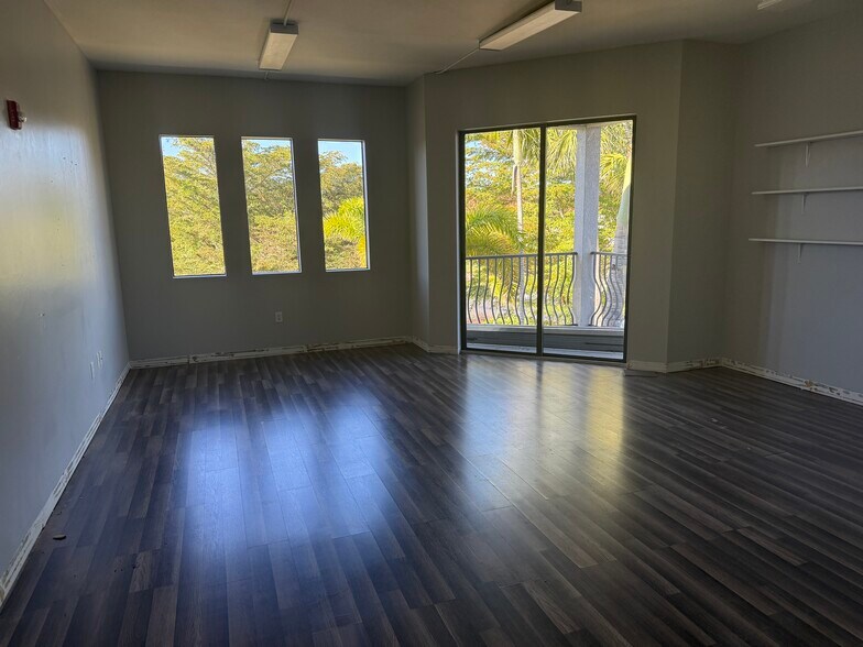 More Photos Of 8880 Gladiolus Dr, Fort Myers Unknown For Lease