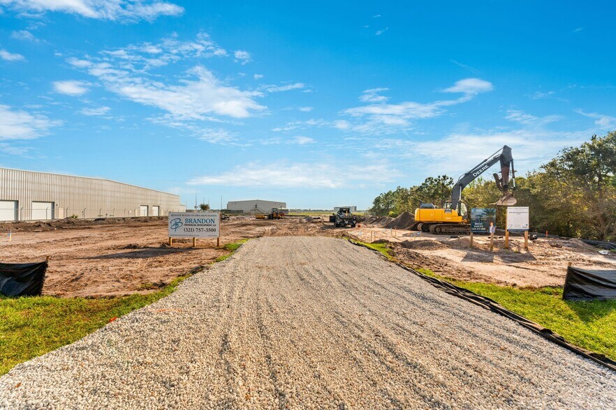 Primary Photo Of 805 Tower Access Rd, Melbourne Airplane Hangar For Sale