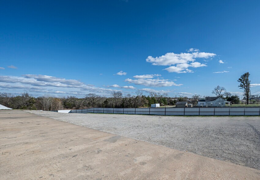 More Photos Of 11206 N Broadway Ave, Ada Warehouse For Sale