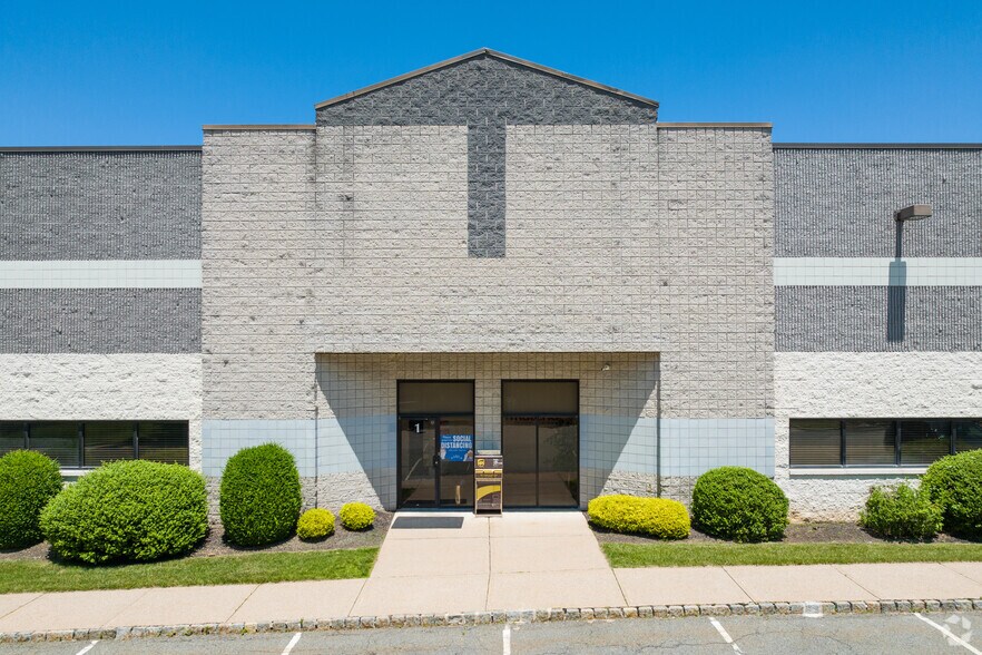 More Photos Of 4 Middlebury Blvd, Randolph Flex For Lease