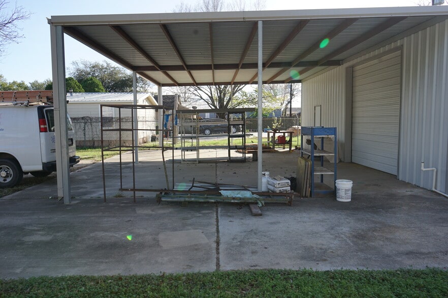 More Photos Of 11815 Beeville Dr, Houston Warehouse For Lease