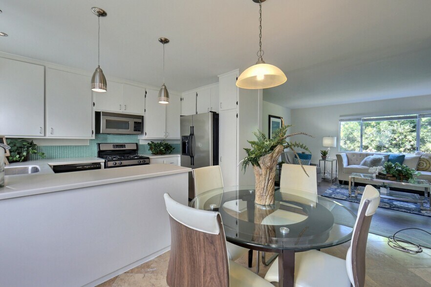More Photos Of 534 Broadway St, Venice Apartments For Sale