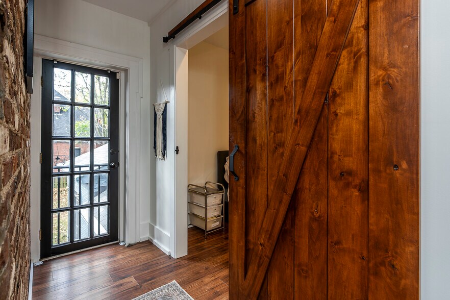 More Photos Of 302 W High St, Lexington Office Residential For Sale