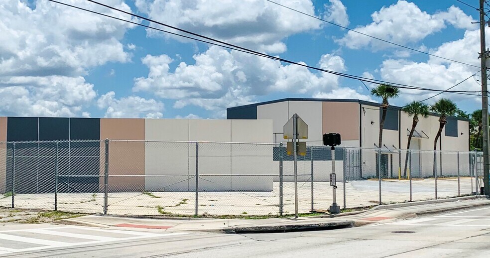 More Photos Of 1301 S Orange Blossom Trl, Orlando Warehouse For Lease