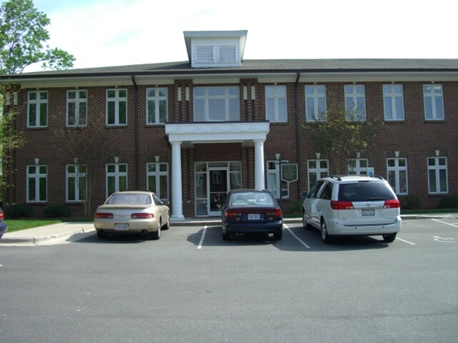 More Photos Of 5015 Southpark Dr, Durham Medical For Lease
