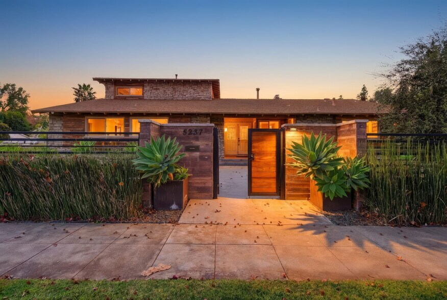 More Photos Of 5237 Topanga Canyon Blvd, Woodland Hills Multifamily For Sale