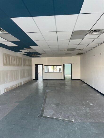 More Photos Of 100 Linden Square Dr, Bristol Unknown For Lease