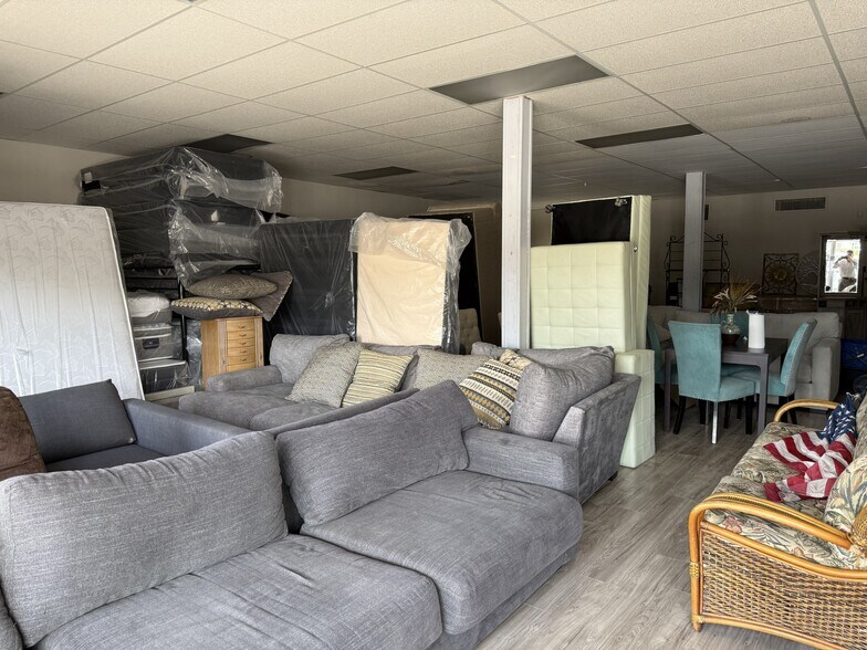 More Photos Of 9931-9947 Seminole Blvd, Seminole General Retail For Sale