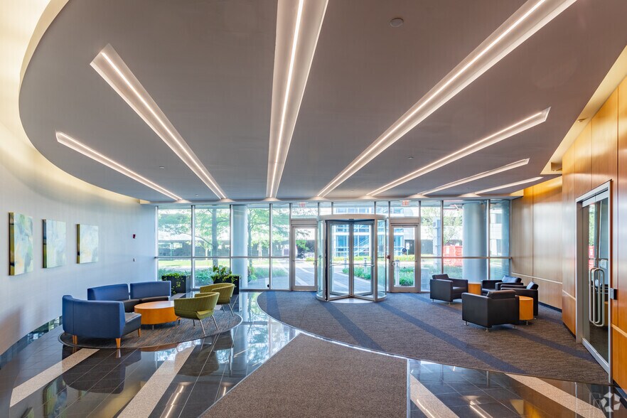 More Photos Of 5500 Pearl St, Rosemont Office For Sale