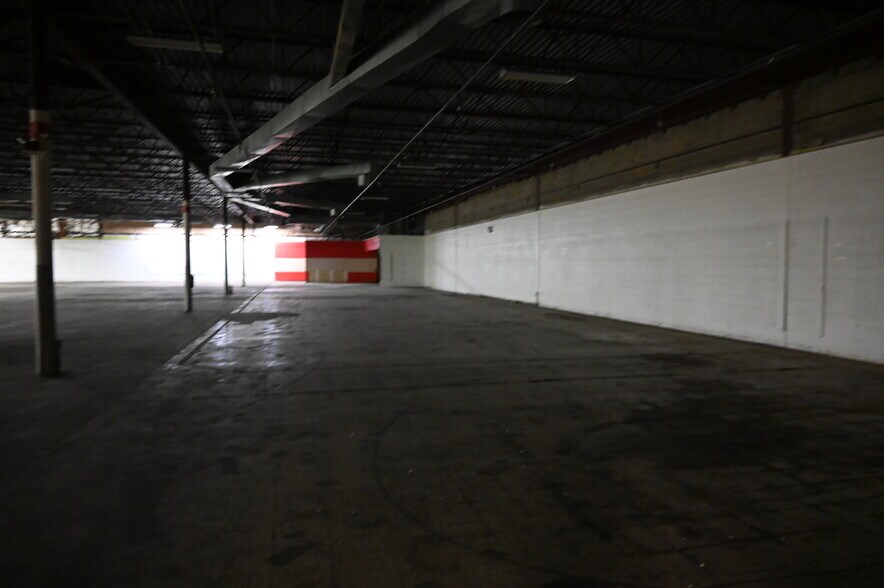 More Photos Of 2300 Claremont Ave, Ashland Freestanding For Lease