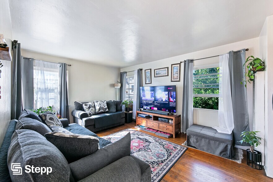 More Photos Of 2409 Cedar Ave, Long Beach Apartments For Sale