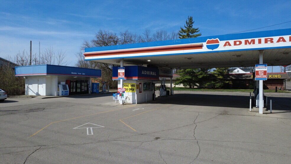 Primary Photo Of 701 W Memorial Dr, Muncie Service Station For Lease