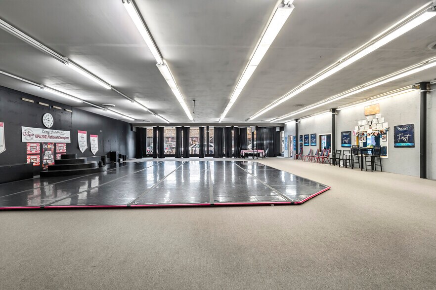 More Photos Of 178 SW 5th St, Madras Storefront Retail Office For Sale