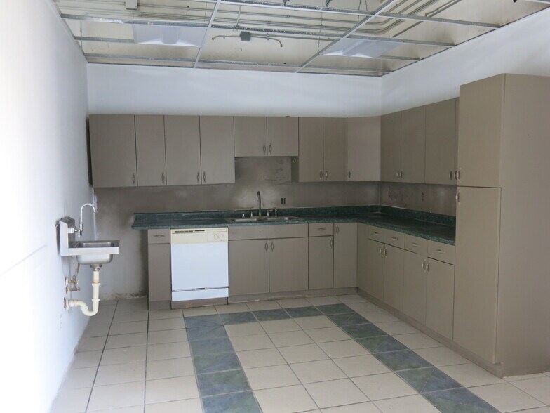 More Photos Of 10969 Shady Trl, Dallas Flex For Lease