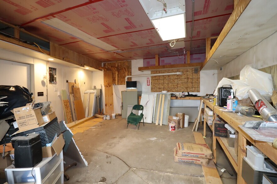 More Photos Of 522 Sanborn Ave, Ashland Storefront Retail Residential For Sale