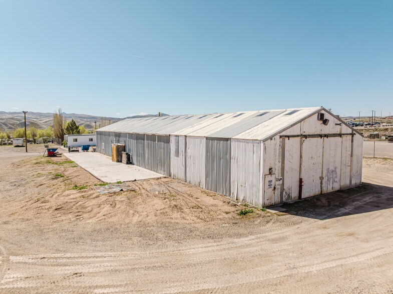 More Photos Of 824 Poplar St, Carlin Industrial For Sale