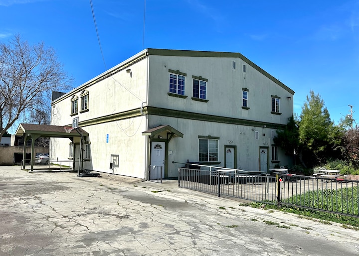 More Photos Of 9629 Holly St, Oakland Religious Facility For Sale